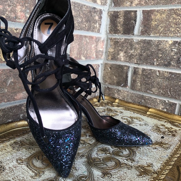 Pointed Black Glitter Women's Shoestrings - Picture 6 of 15